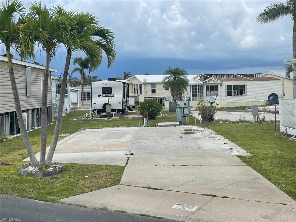19681 Summerlin RD 324 FORT MYERS, FL 33908
