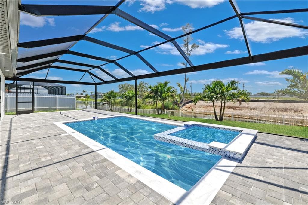 1927 SW 8th CT CAPE CORAL, FL 33991