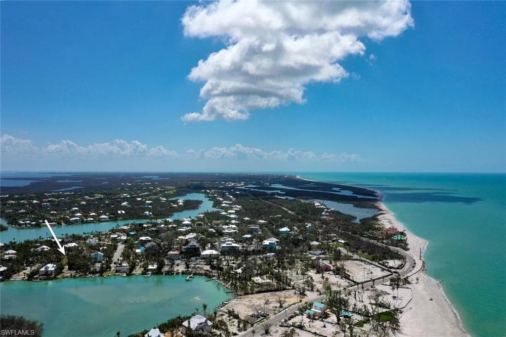 2562 Coconut DR SANIBEL, FL 33957