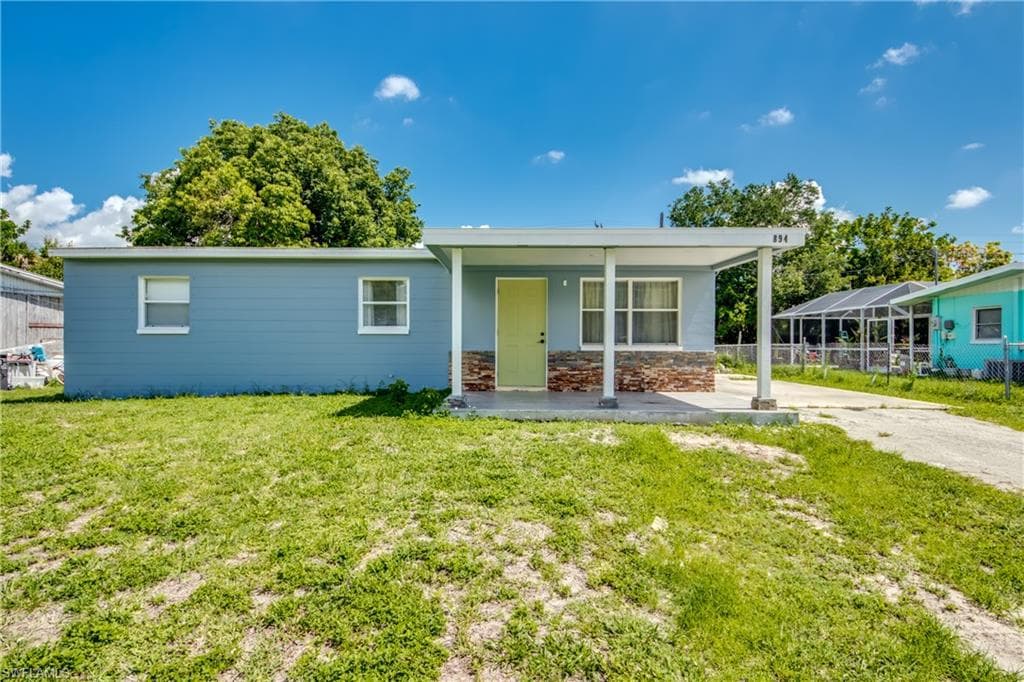 894 Poinsettia DR NORTH FORT MYERS, FL 33903