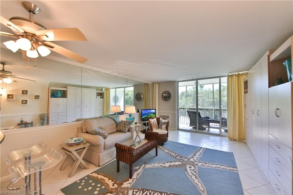 5 Bluebill AVE 202 NAPLES, FL 34108