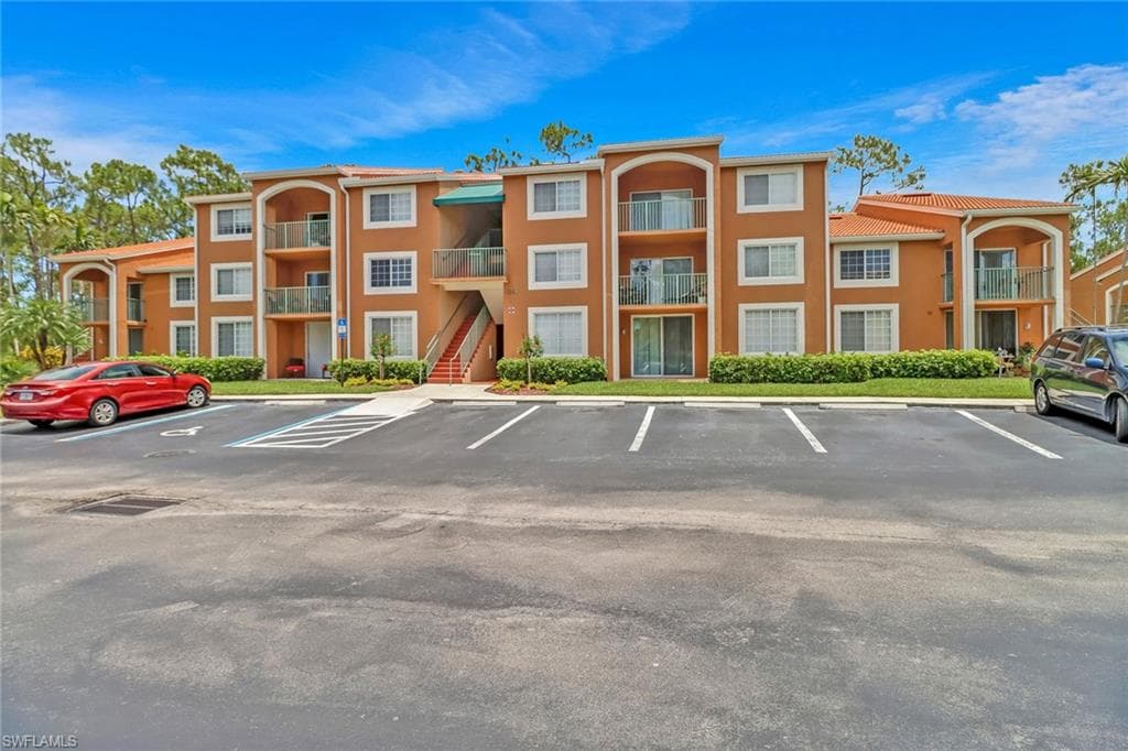 1240 Wildwood Lakes BLVD 206 NAPLES, FL 34104