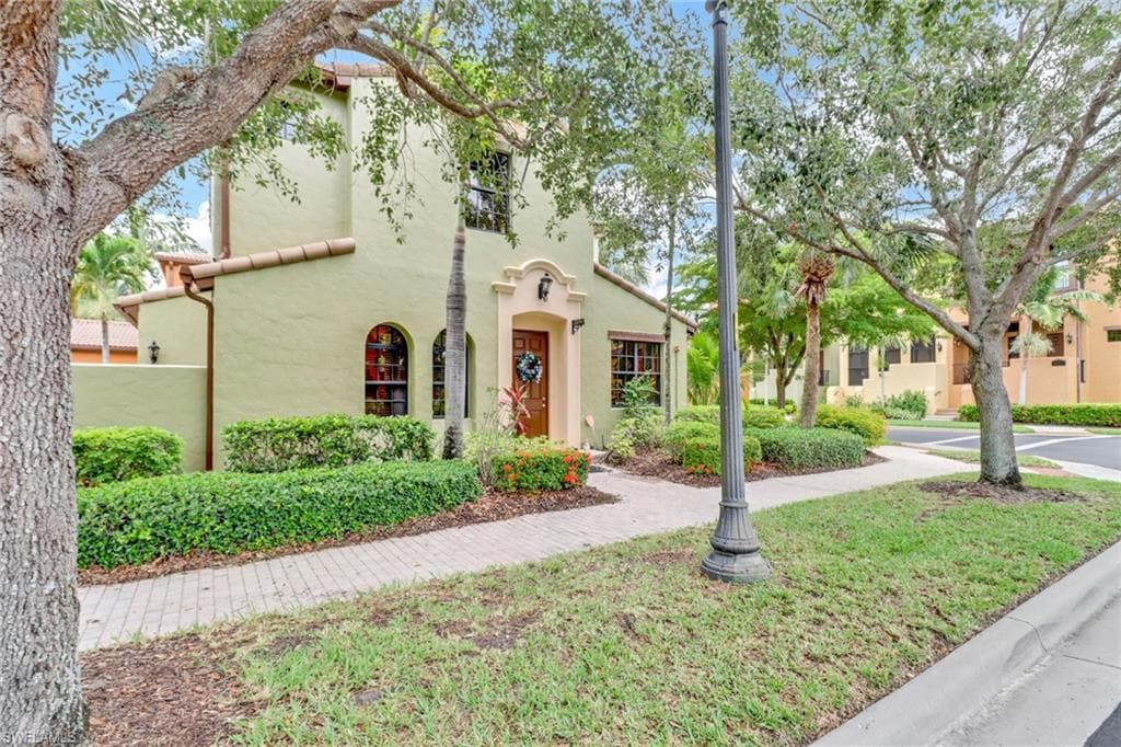 9081 Capistrano ST N 5201 NAPLES, FL 34113