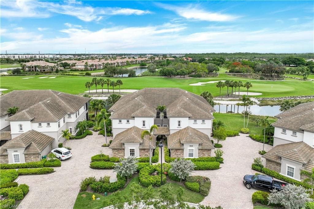 8731 Coastline CT 101 NAPLES, FL 34120