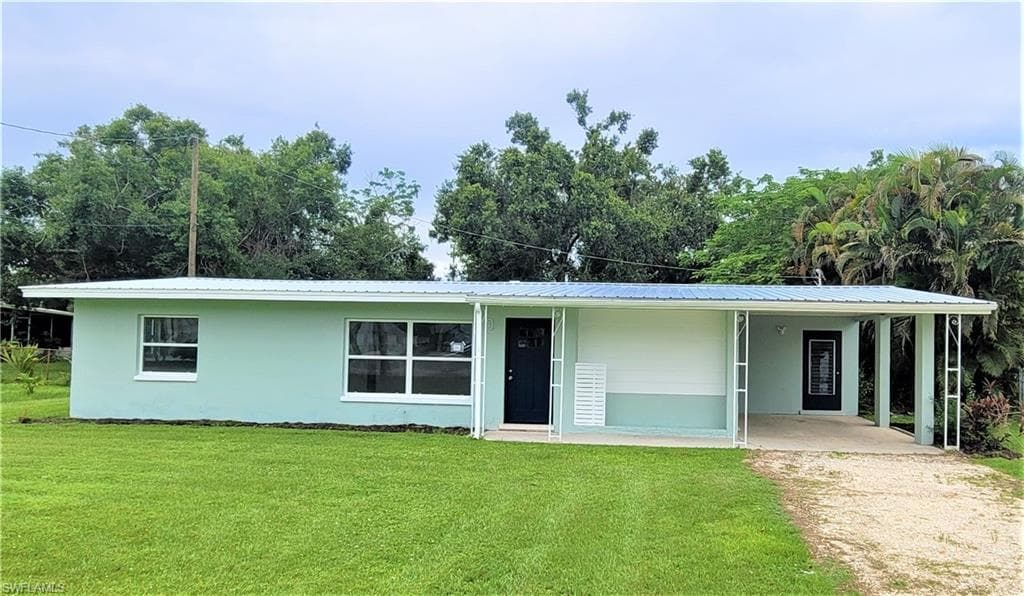657 Canal DR NORTH FORT MYERS, FL 33903