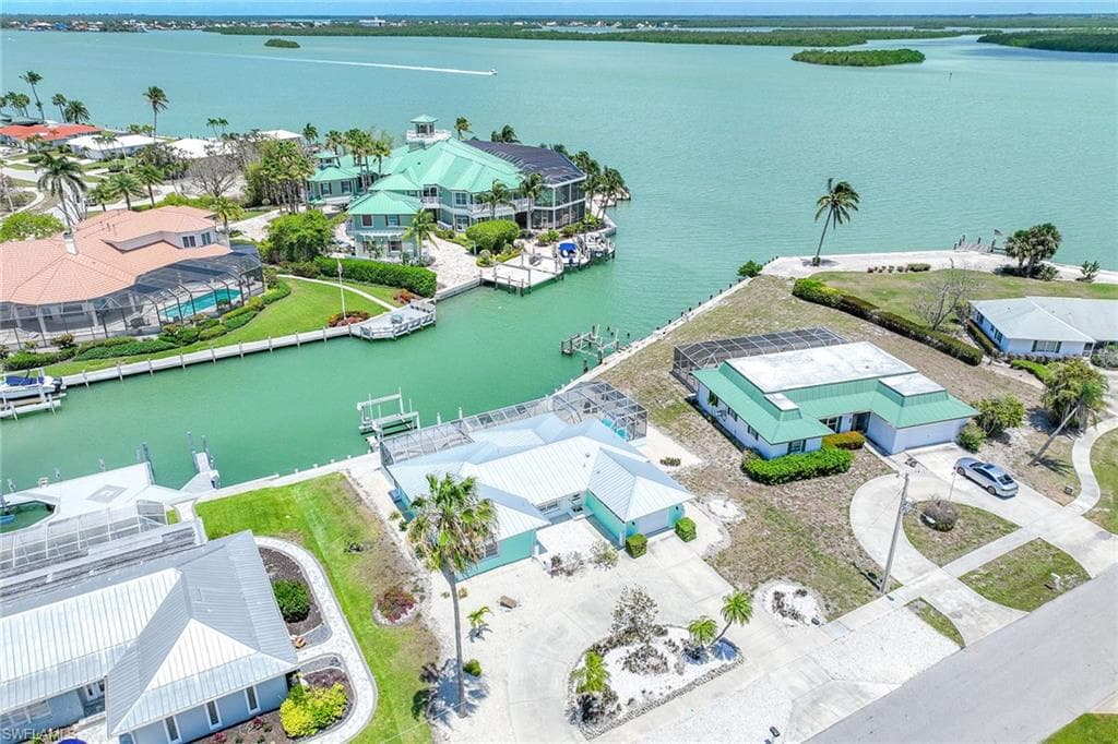 960 Iris CT MARCO ISLAND, FL 34145
