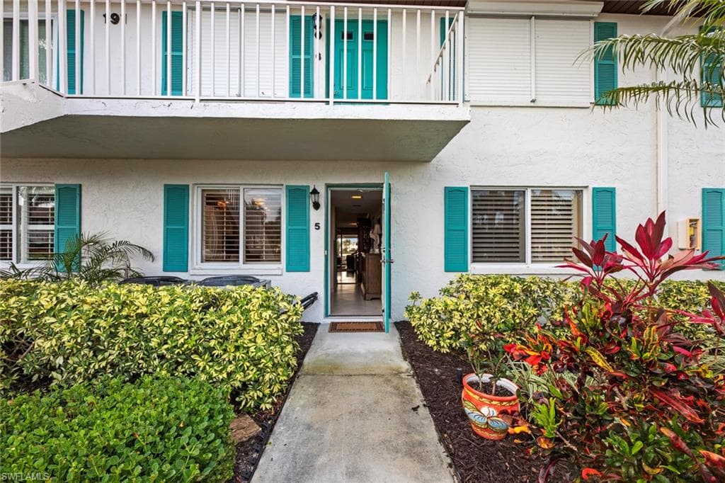 191 Penny LN 5 NAPLES, FL 34112