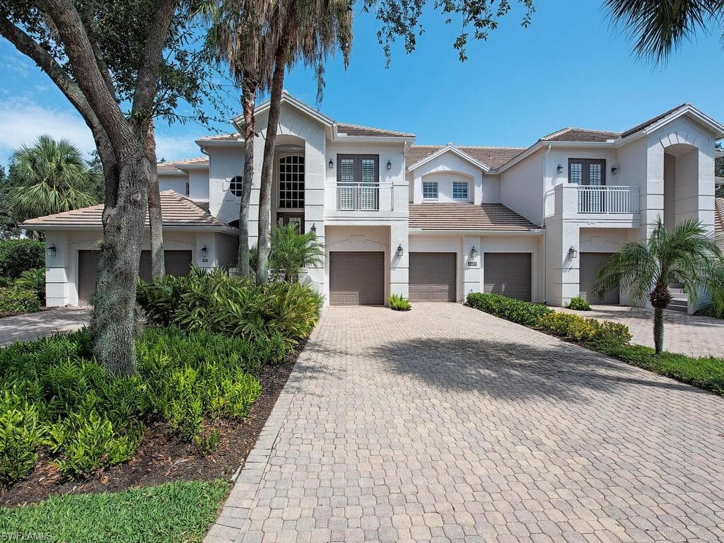 2425 Mont Claire CT 201 NAPLES, FL 34109