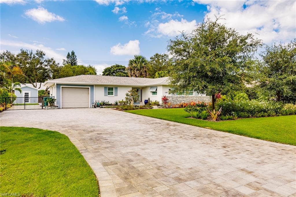 1150 Morningside DR NAPLES, FL 34103