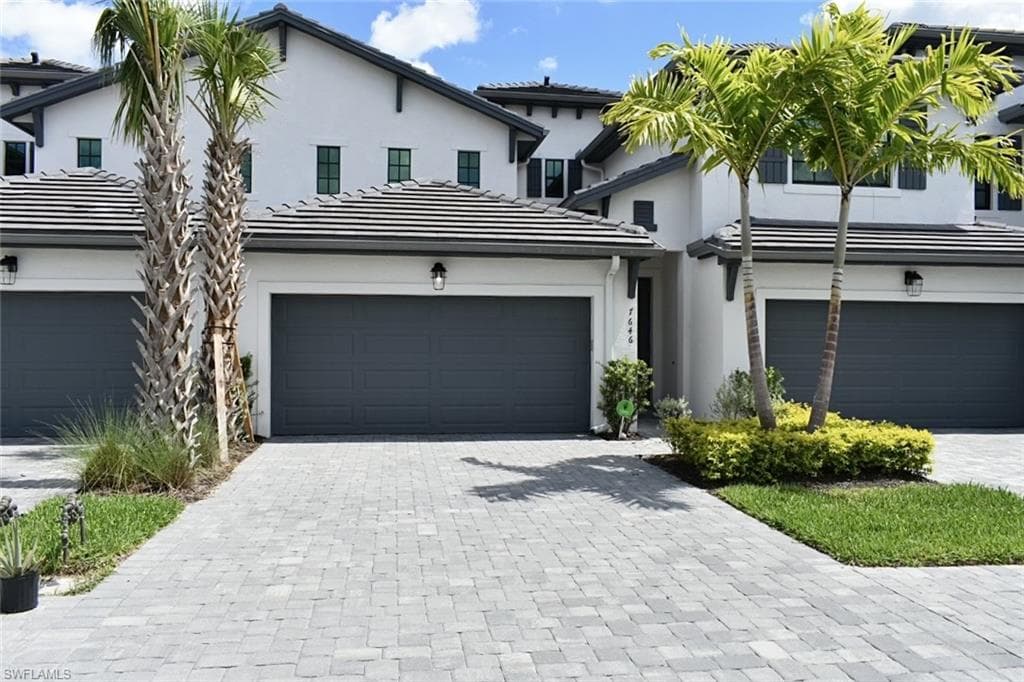 7646 Rockefeller DR NAPLES, FL 34119