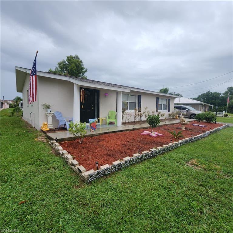917 Iris DR NORTH FORT MYERS, FL 33903