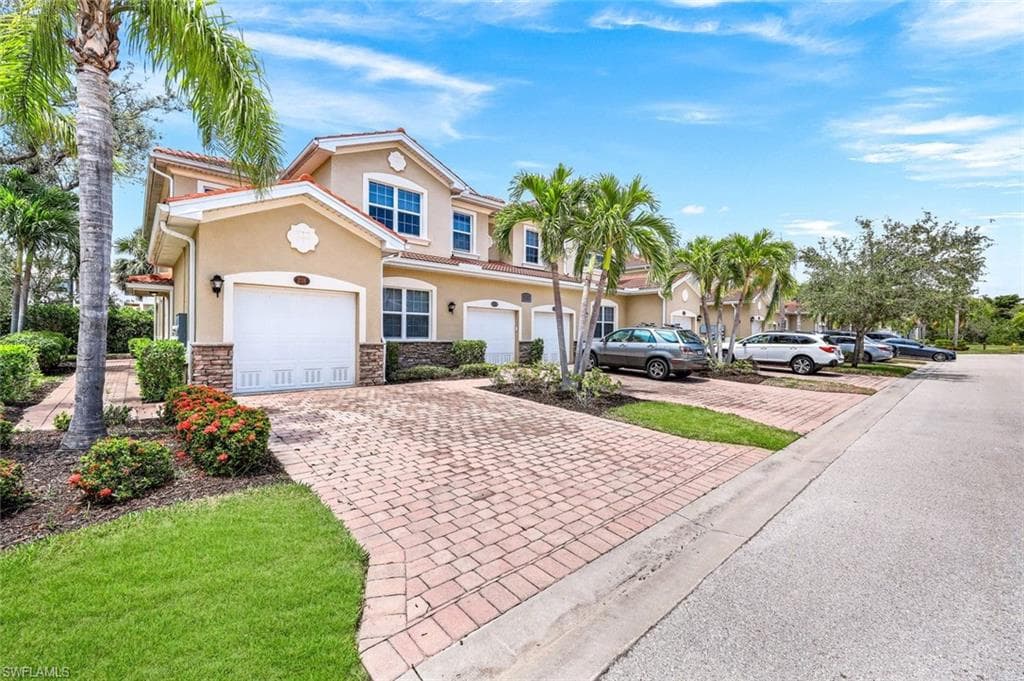 8541 Oakshade CIR 3 FORT MYERS, FL 33919