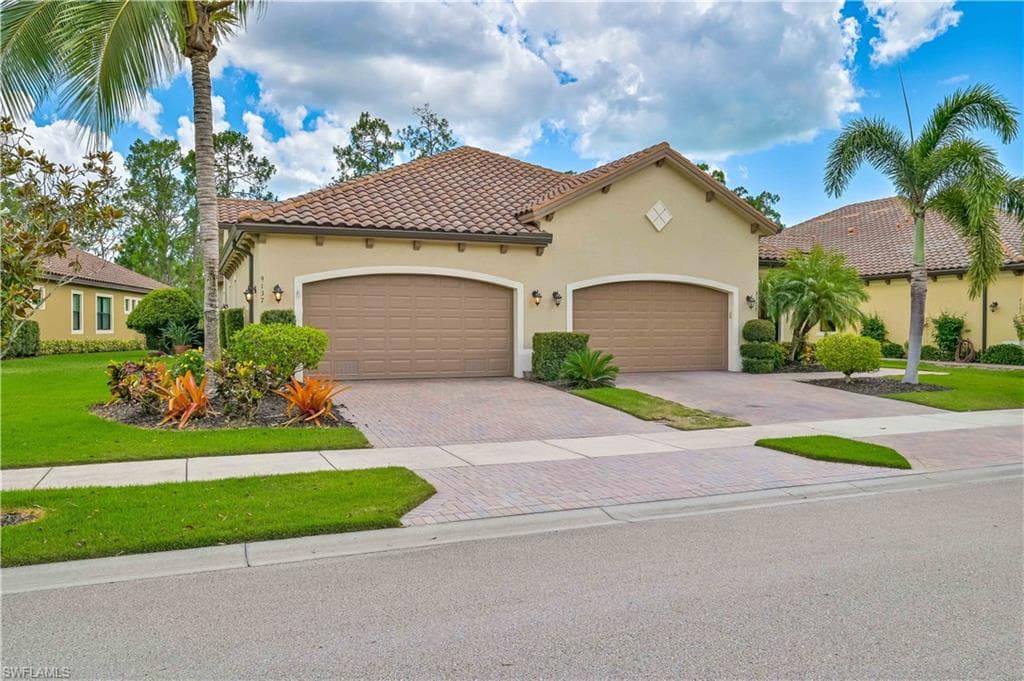 9137 Isla Bella CIR BONITA SPRINGS, FL 34135