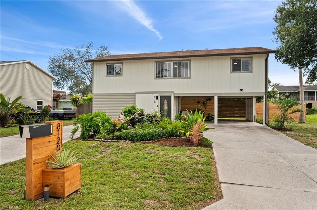 8120 Albatross RD FORT MYERS, FL 33967