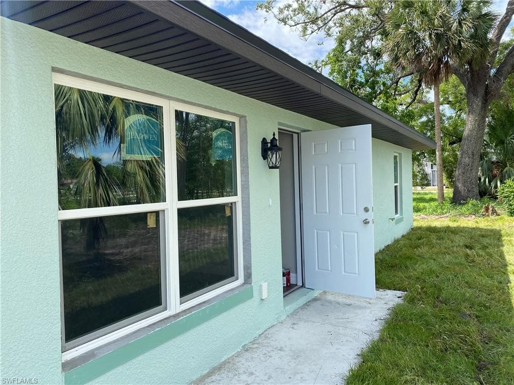 2420 Linhart AVE FORT MYERS, FL 33901
