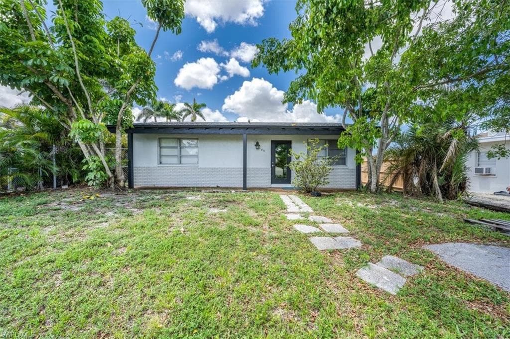 686 101st AVE N NAPLES, FL 34108
