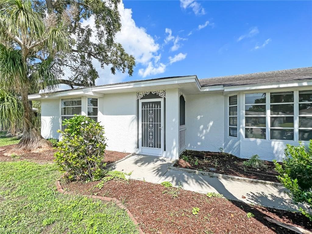 131 W Lake DR LEHIGH ACRES, FL 33936