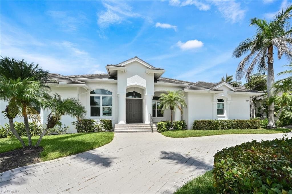 4231 Crayton RD NAPLES, FL 34103