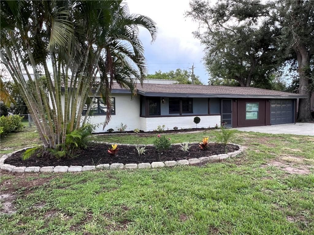 1423 Davis DR FORT MYERS, FL 33919