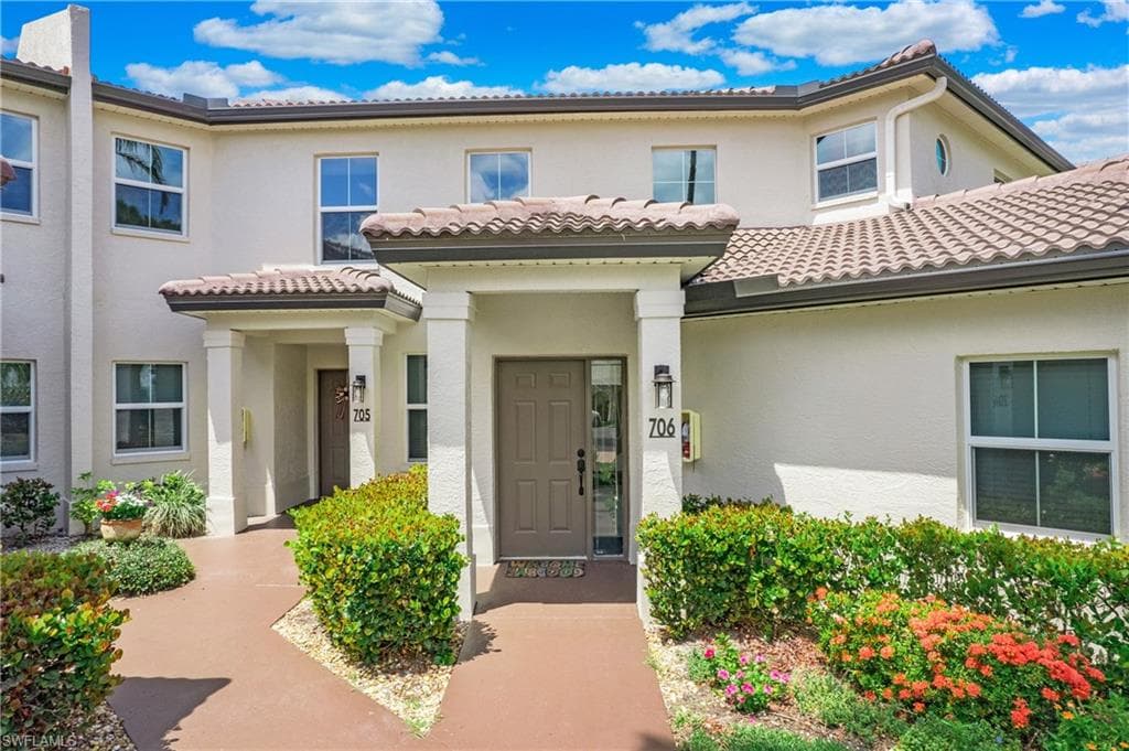 700 Diamond CIR 706 NAPLES, FL 34110