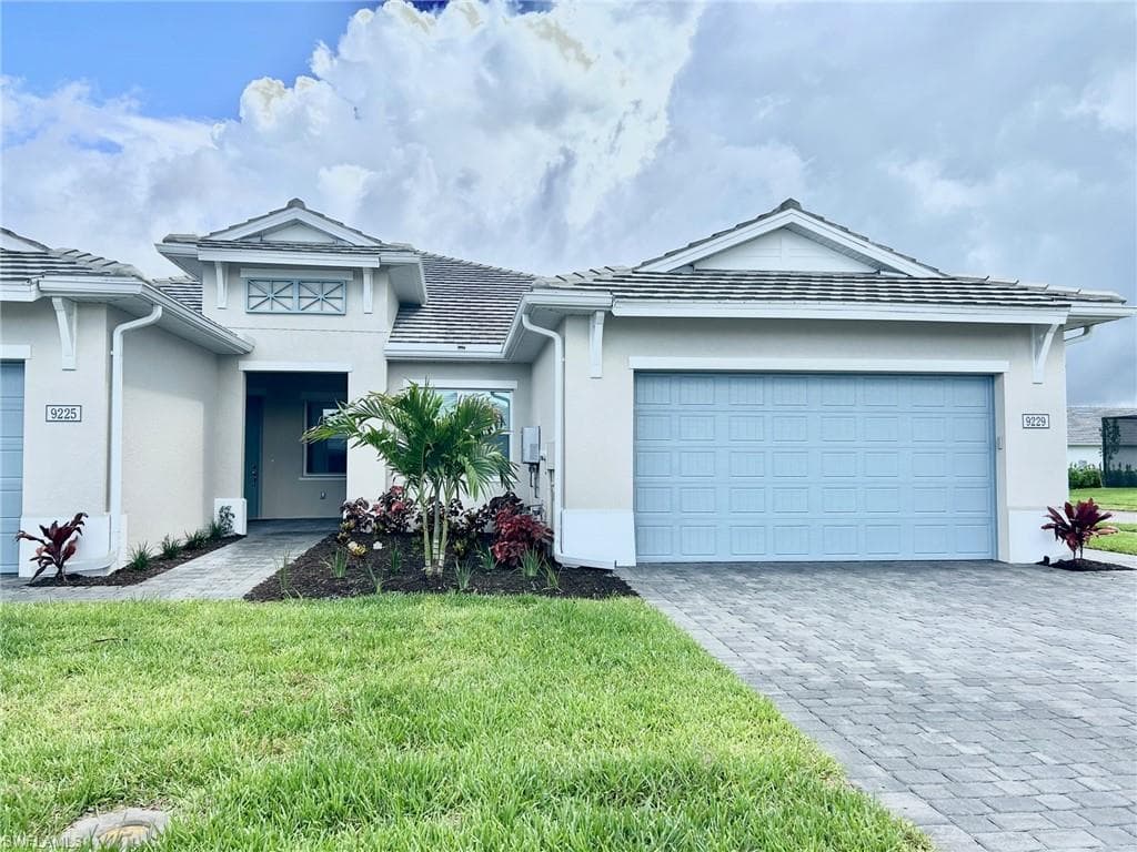 9229 Cayman DR NAPLES, FL 34104