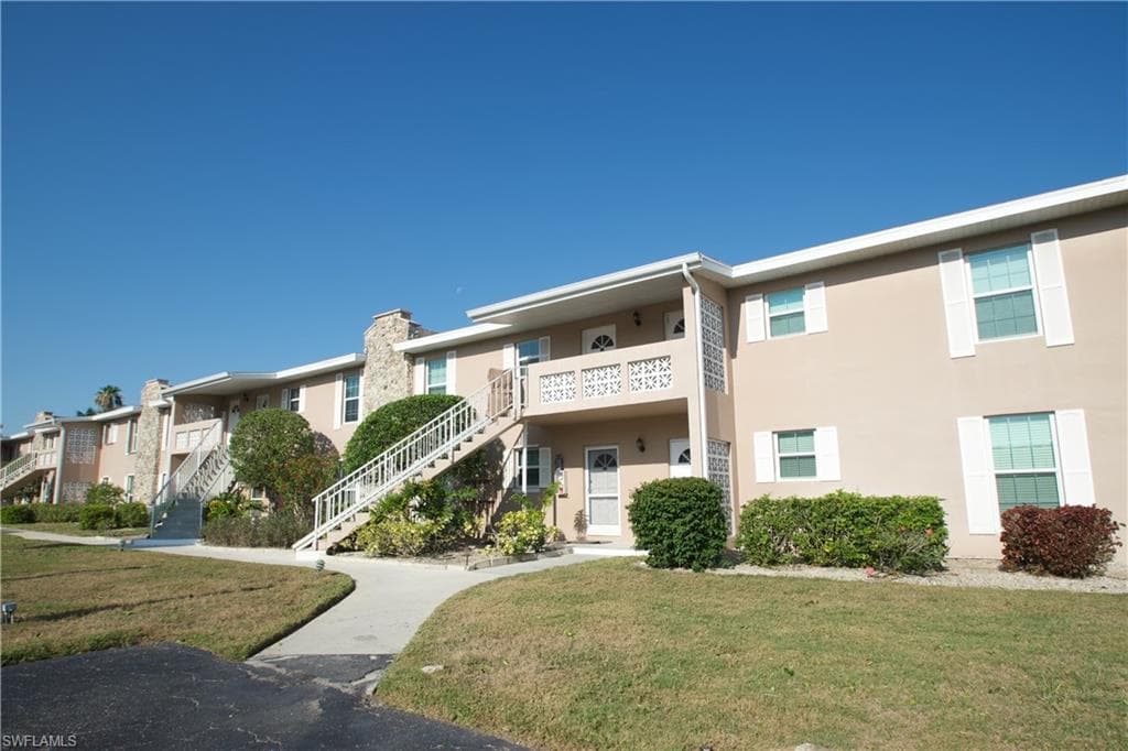 221 Cypress WAY E 208 NAPLES, FL 34110