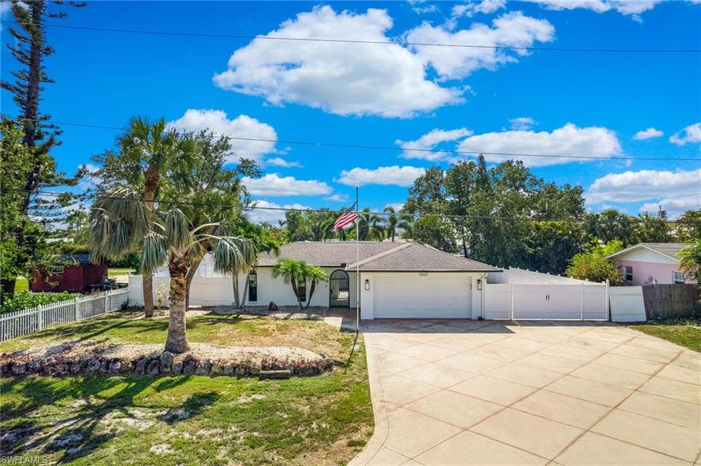 1340 Evalena LN NORTH FORT MYERS, FL 33917
