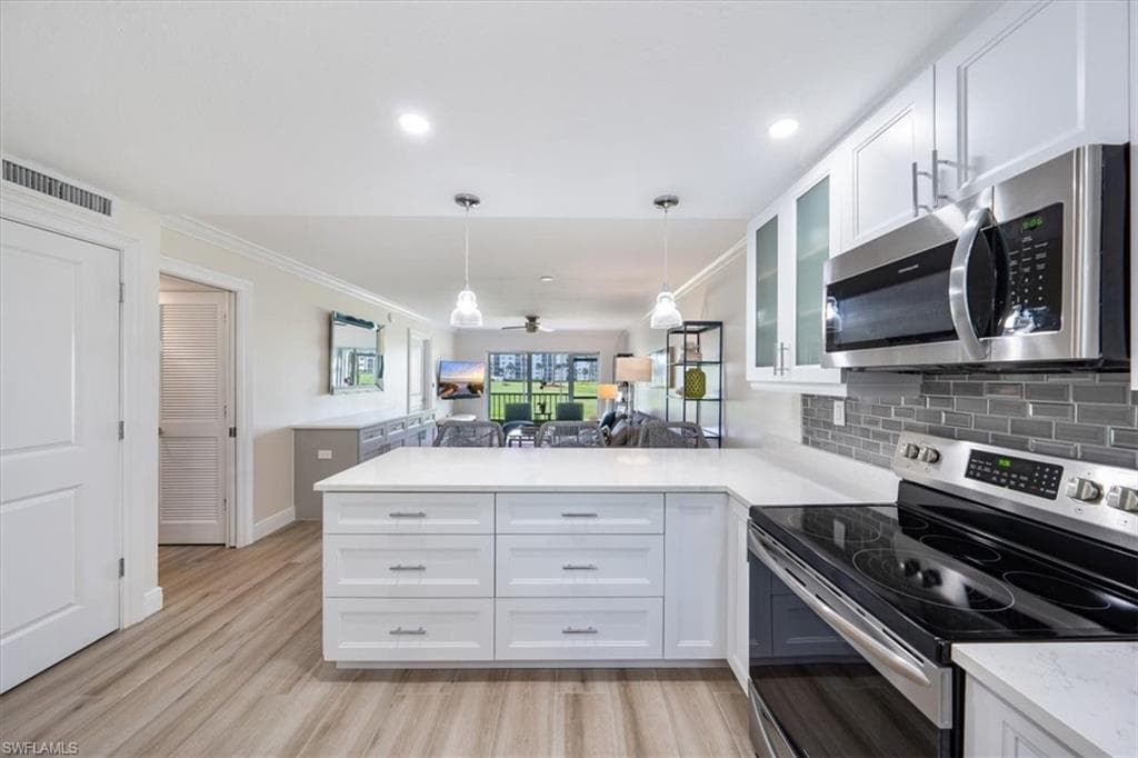 17 High Point CIR N 106 NAPLES, FL 34103