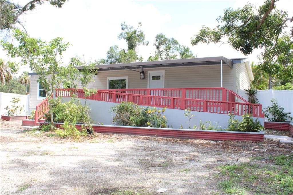 243 Clark ST NORTH FORT MYERS, FL 33903