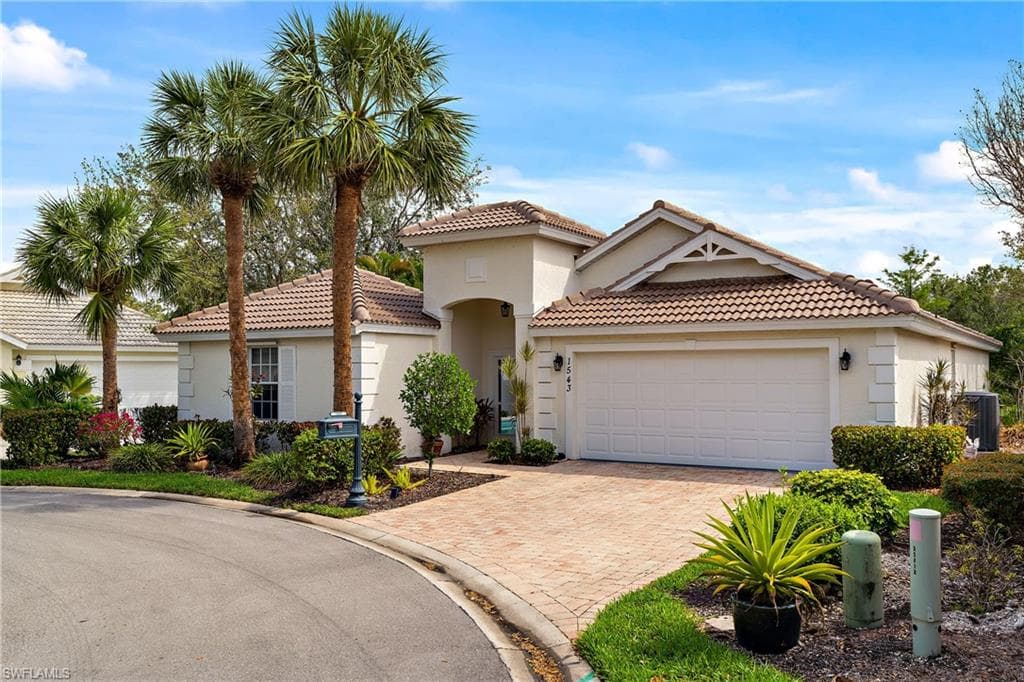 1543 Whispering Oaks CIR NAPLES, FL 34110