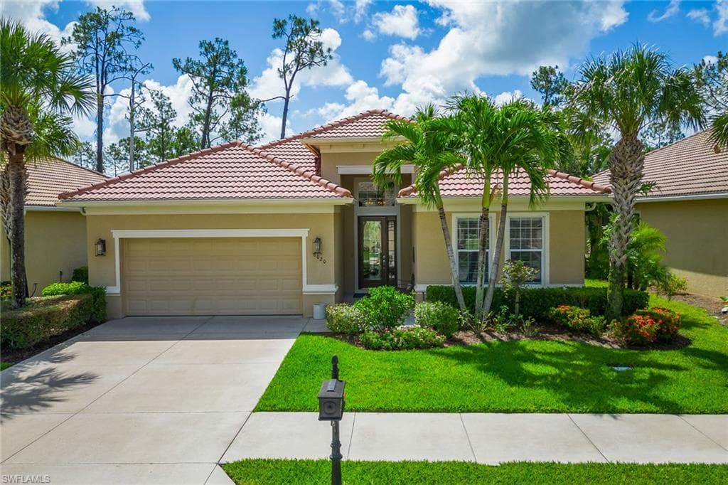 8020 Princeton DR NAPLES, FL 34104