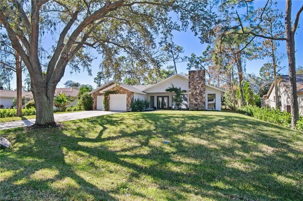 6161 Waxmyrtle WAY NAPLES, FL 34109