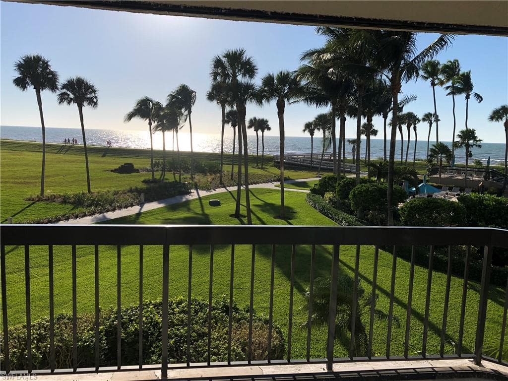 4551 Gulf Shore BLVD N 203 NAPLES, FL 34103