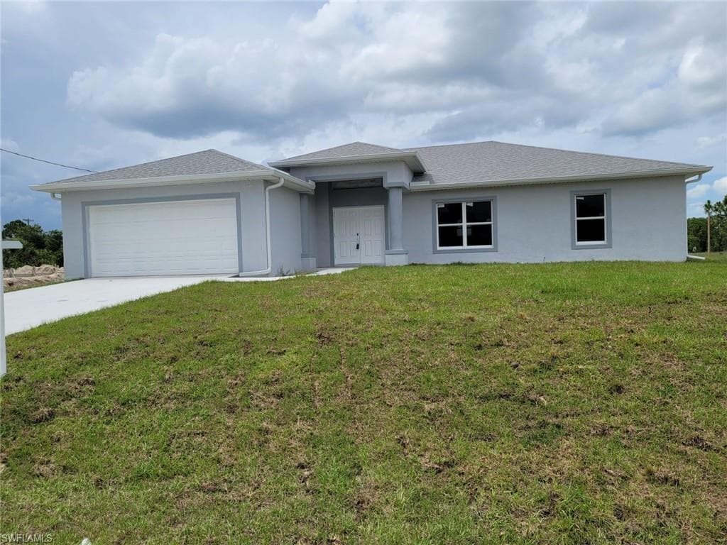 843 Bently ST E LEHIGH ACRES, FL 33974