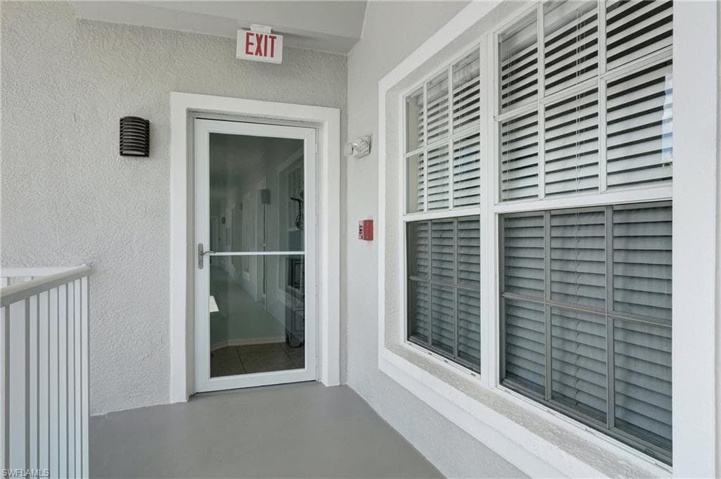 585 Club Side DR 3-301 NAPLES, FL 34110