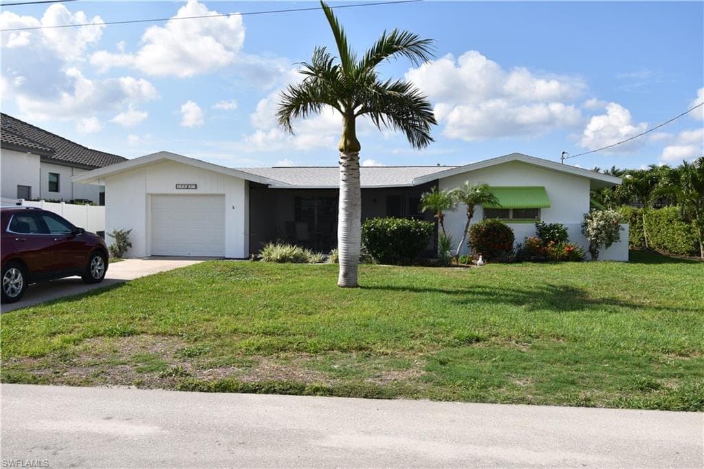 1121 Lorraine CT CAPE CORAL, FL 33904