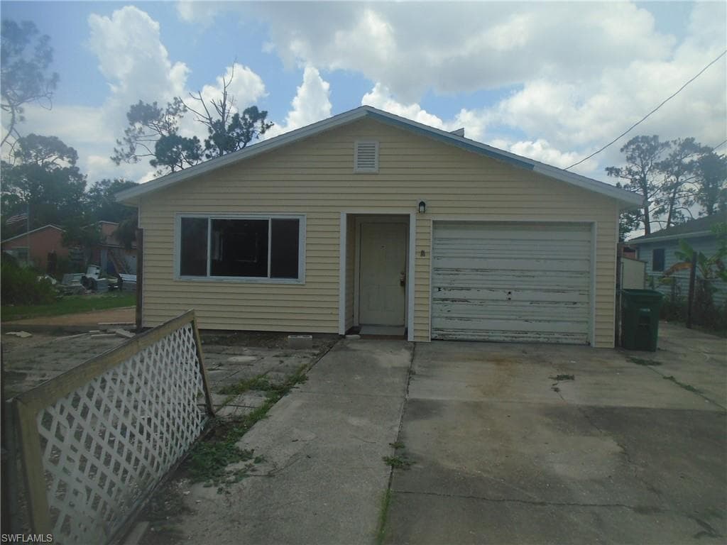 559 San Jose ST NORTH FORT MYERS, FL 33903