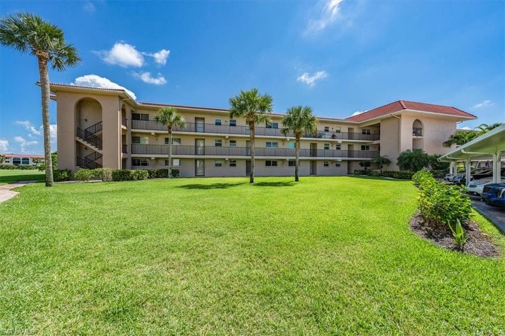 9 High Point CIR N 103 NAPLES, FL 34103