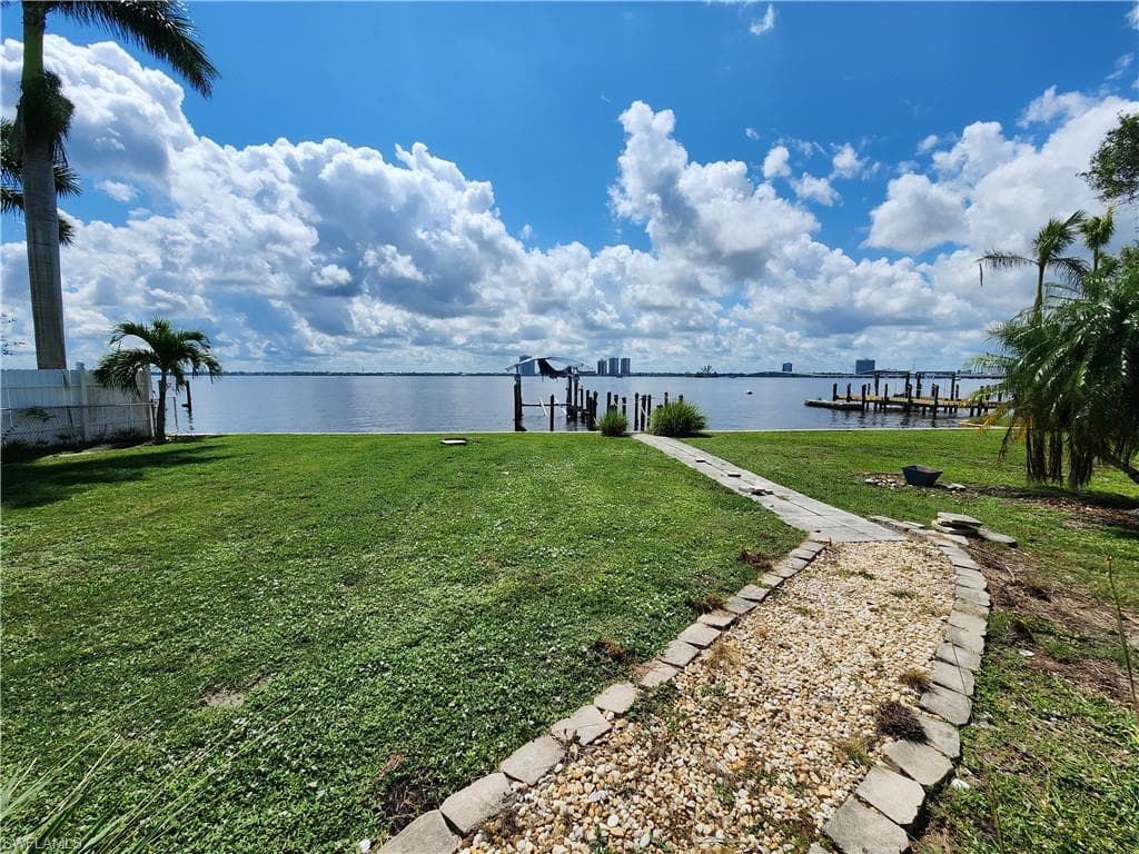 97 E North Shore AVE NORTH FORT MYERS, FL 33917