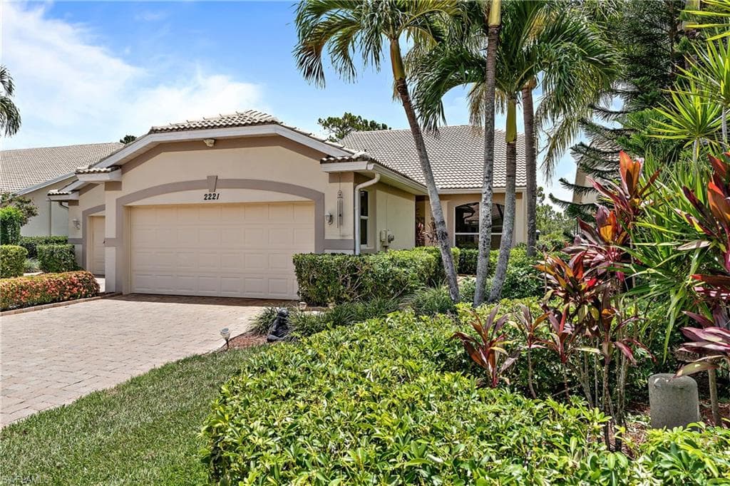 2221 Carnaby CT LEHIGH ACRES, FL 33973