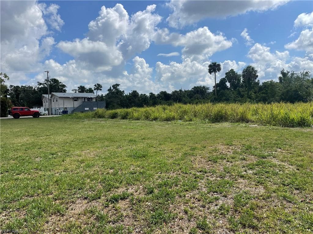 125 Holland ST NORTH FORT MYERS, FL 33917