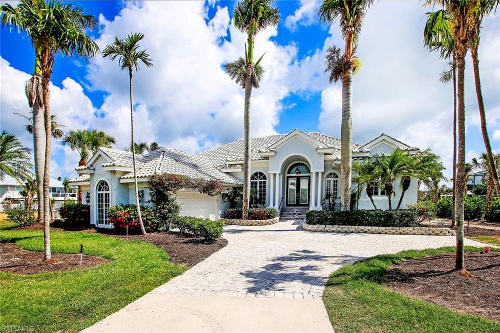 9008 Mockingbird DR SANIBEL, FL 33957