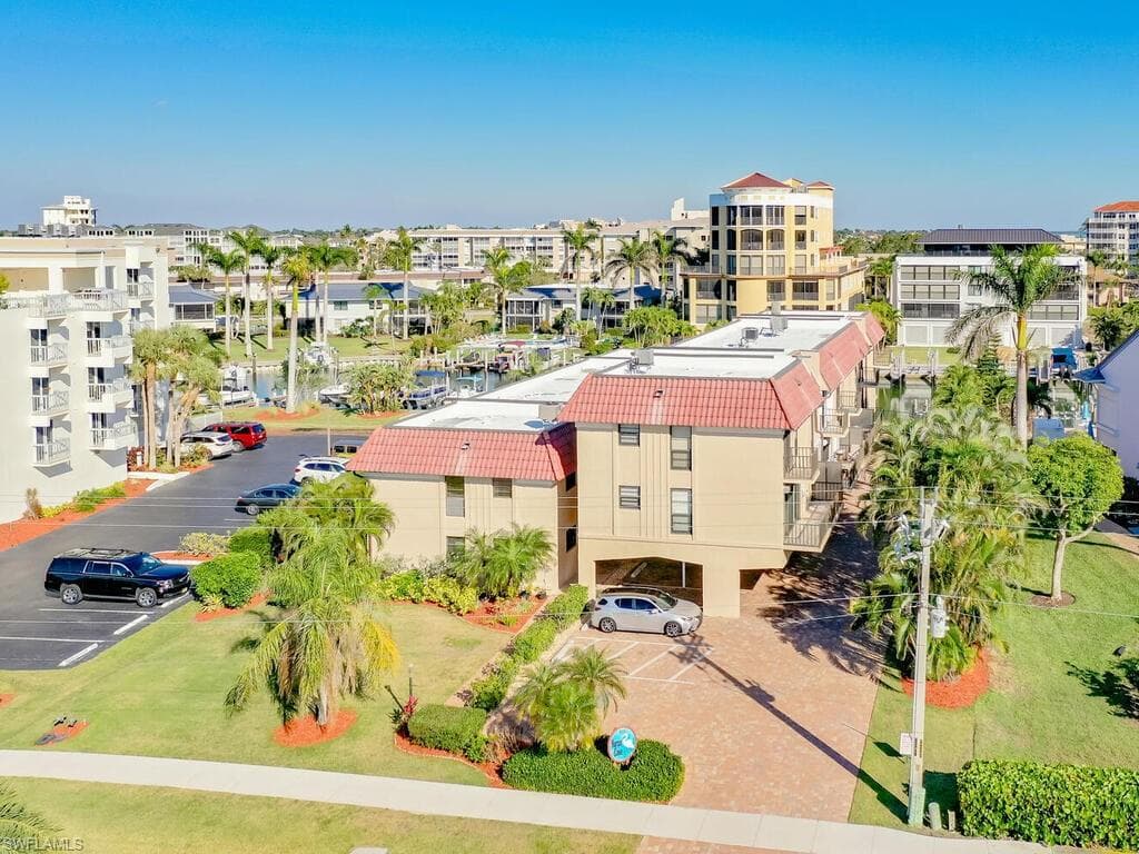 911 Huron CT 6 MARCO ISLAND, FL 34145
