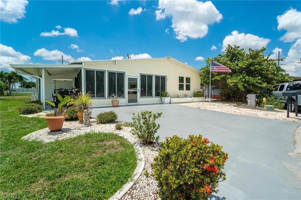 11 Middleton CT NORTH FORT MYERS, FL 33903