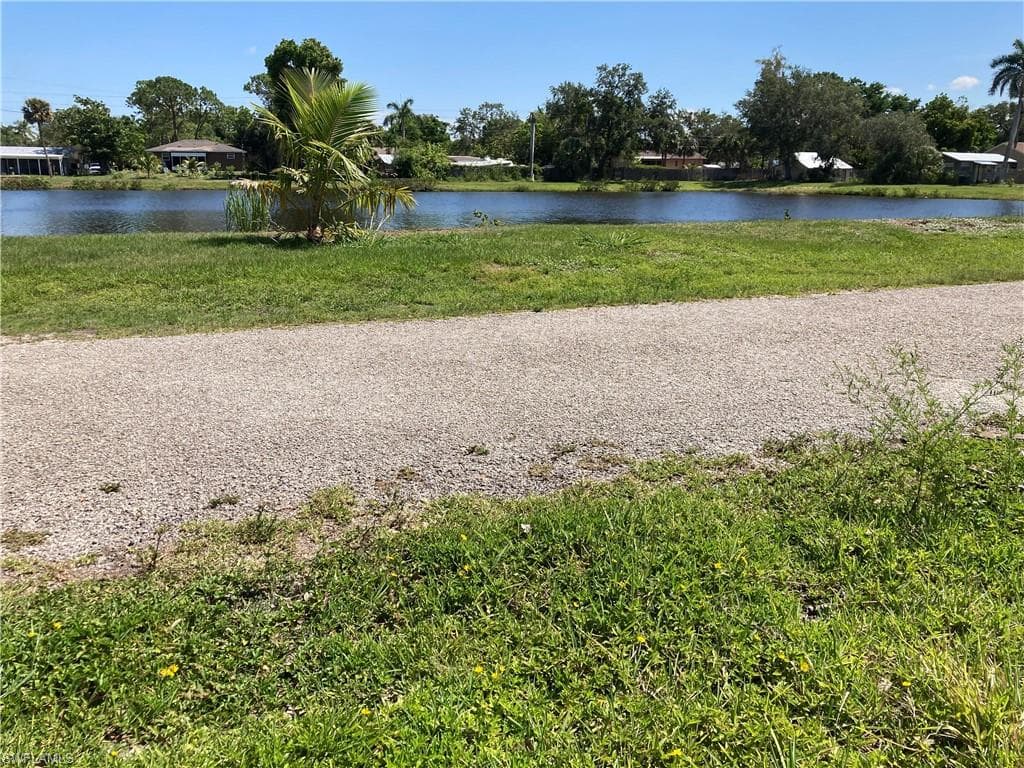 125 LEE ST NAPLES, FL 34112