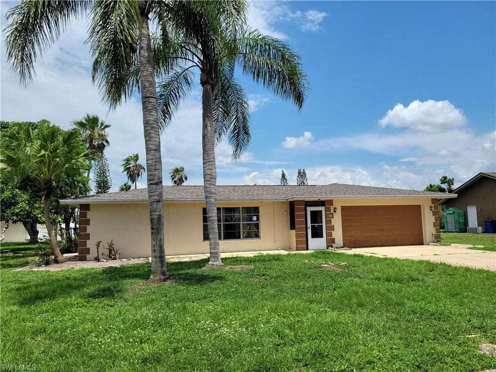 24 Lorelei AVE LEHIGH ACRES, FL 33936
