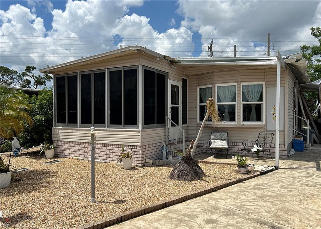 13 Middleton CT NORTH FORT MYERS, FL 33903