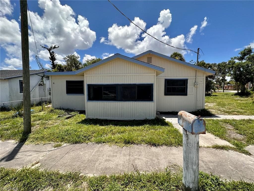 2012 Wright ST FORT MYERS, FL 33916