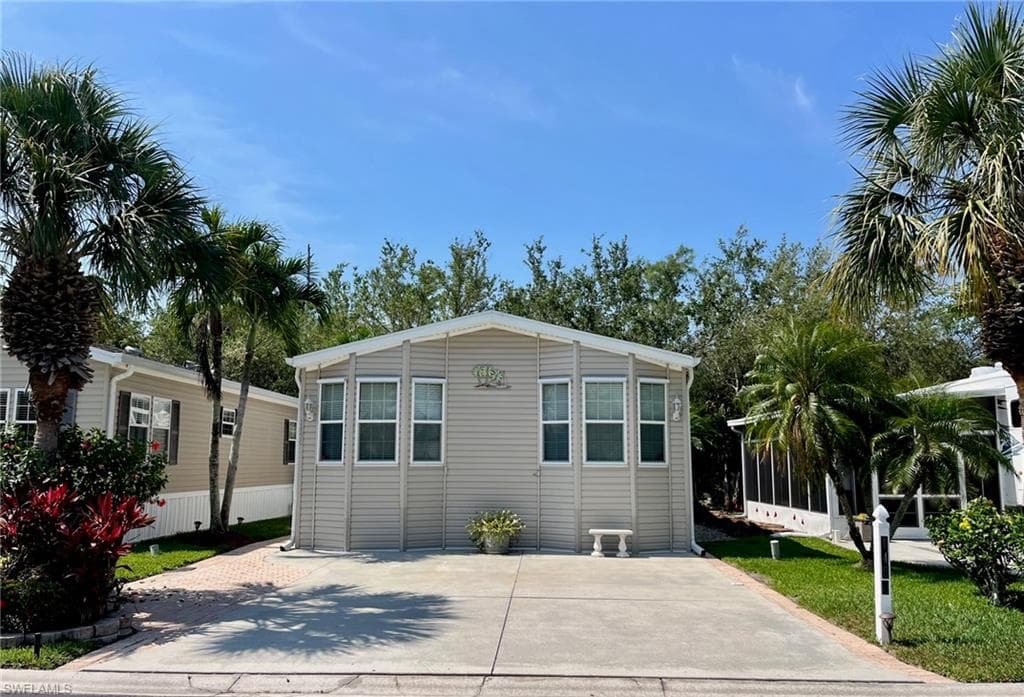 1450 Diamond Lake CIR NAPLES, FL 34114