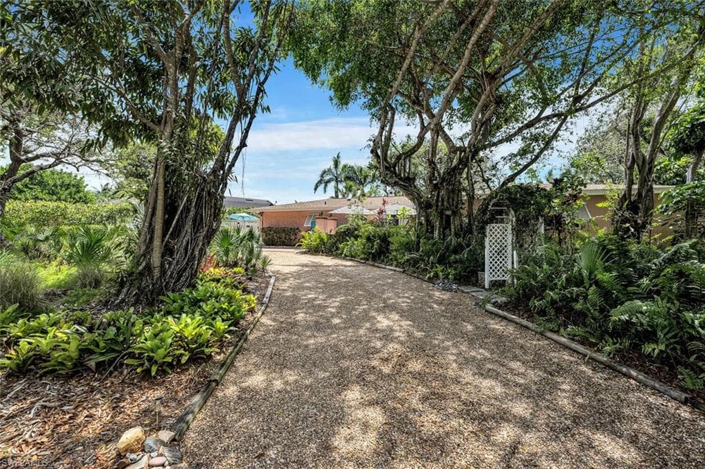 600 Pine CT NAPLES, FL 34102
